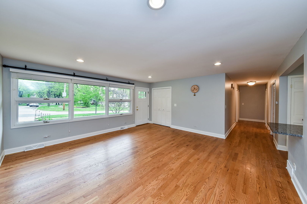 1706 E Liberty Drive - Photo 3