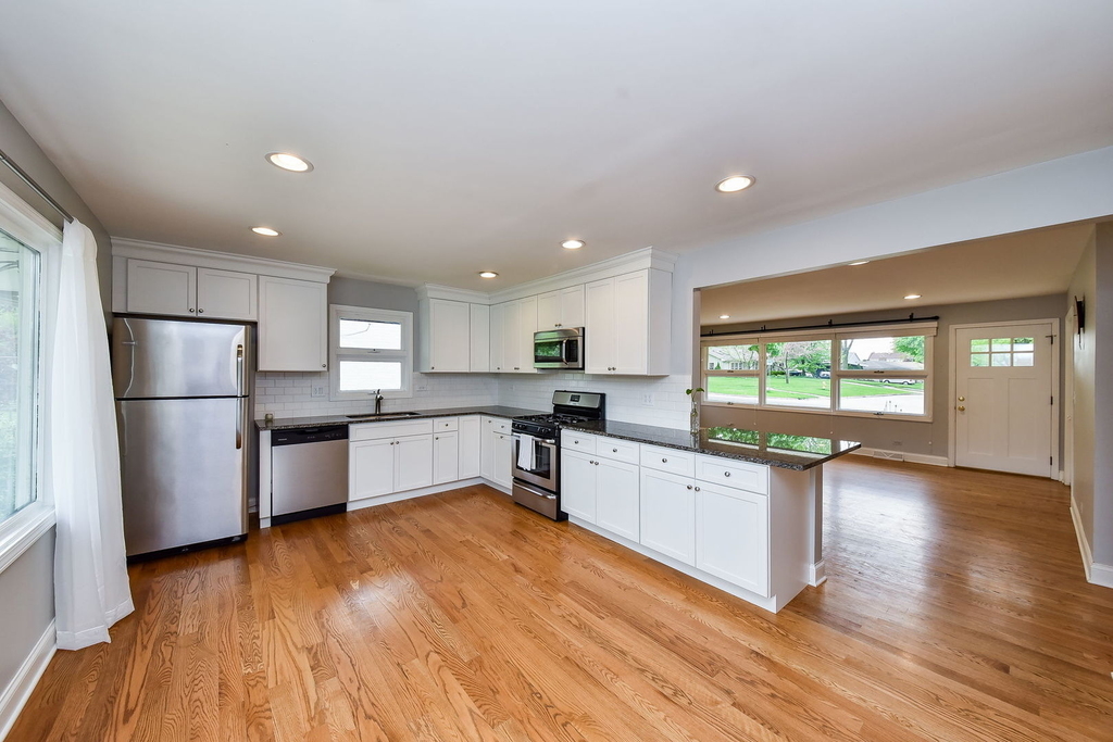 1706 E Liberty Drive - Photo 4