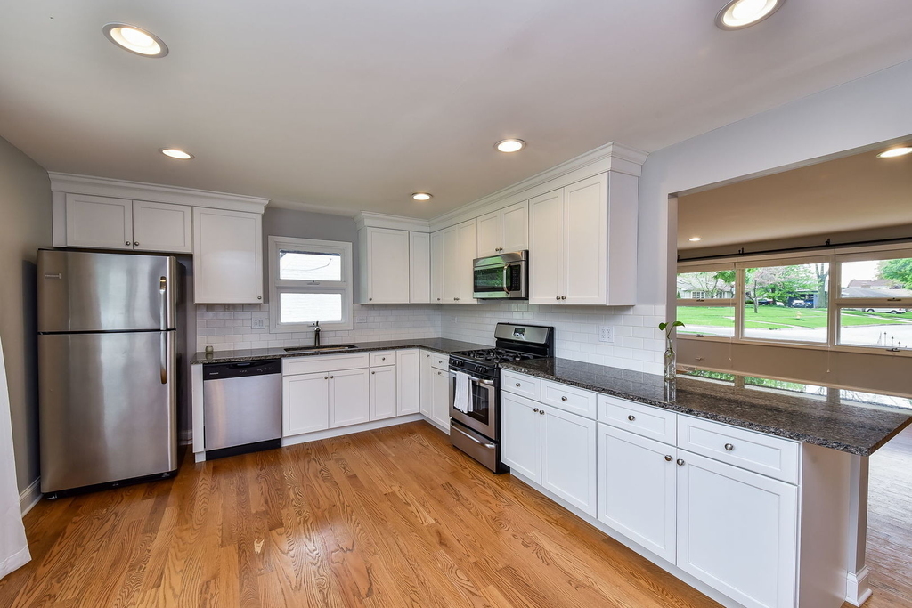 1706 E Liberty Drive - Photo 5