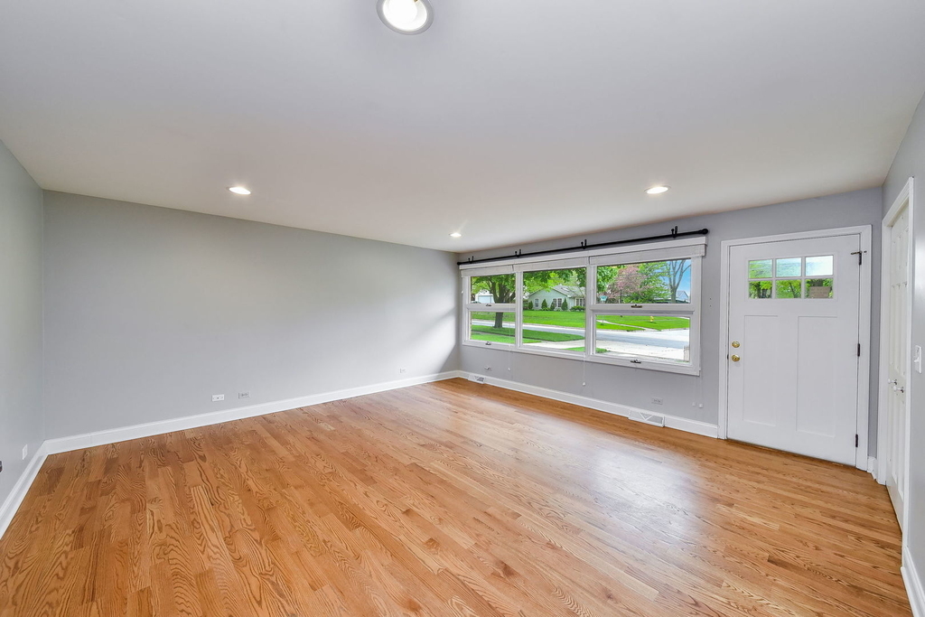 1706 E Liberty Drive - Photo 2