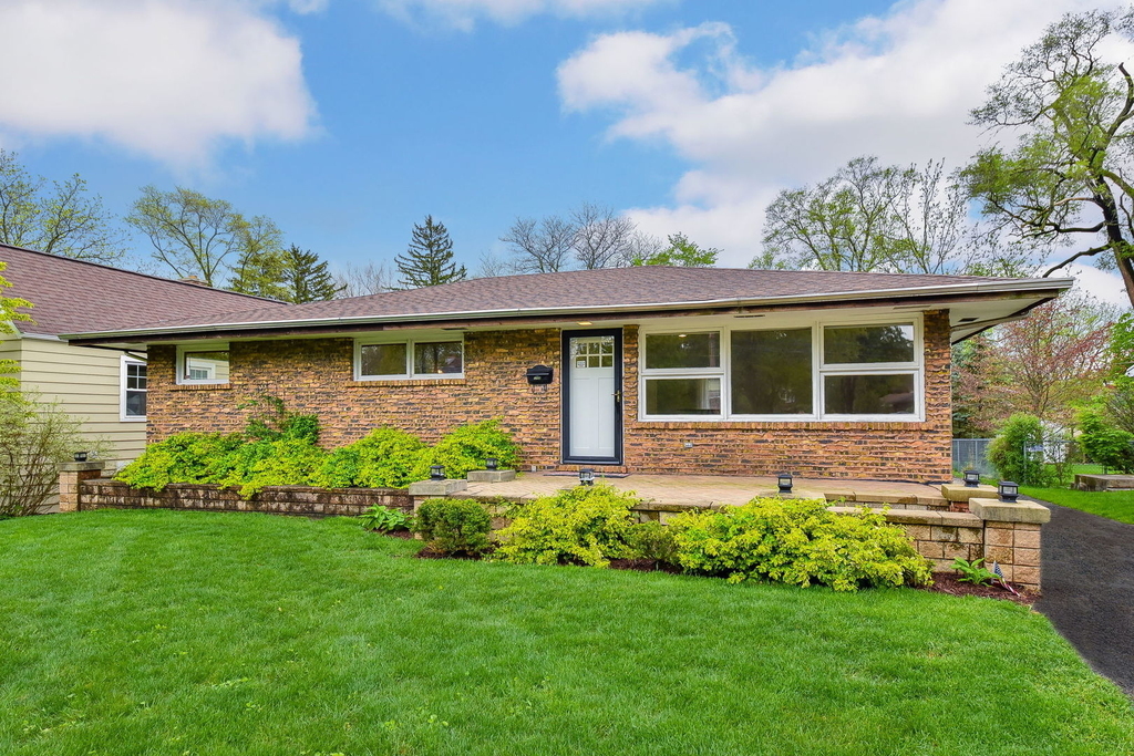 1706 E Liberty Drive - Photo 1