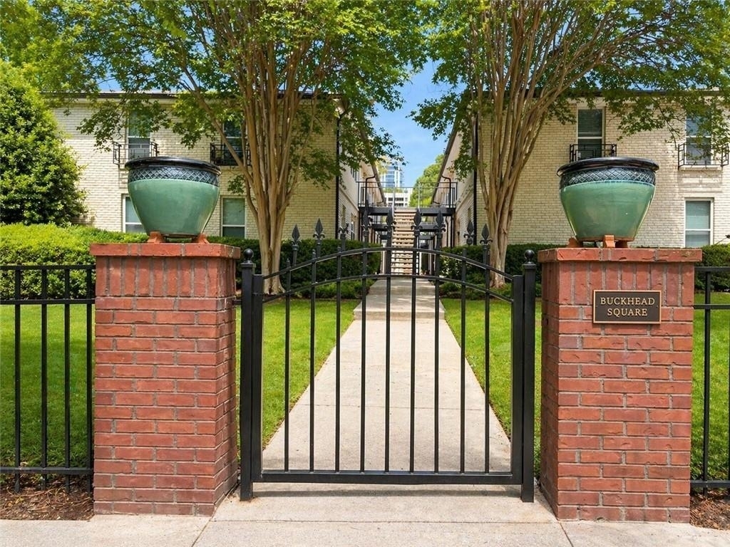 48 Peachtree Avenue Ne - Photo 0