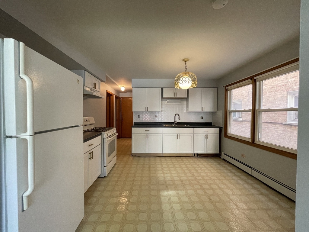 8645 W Summerdale Avenue - Photo 3