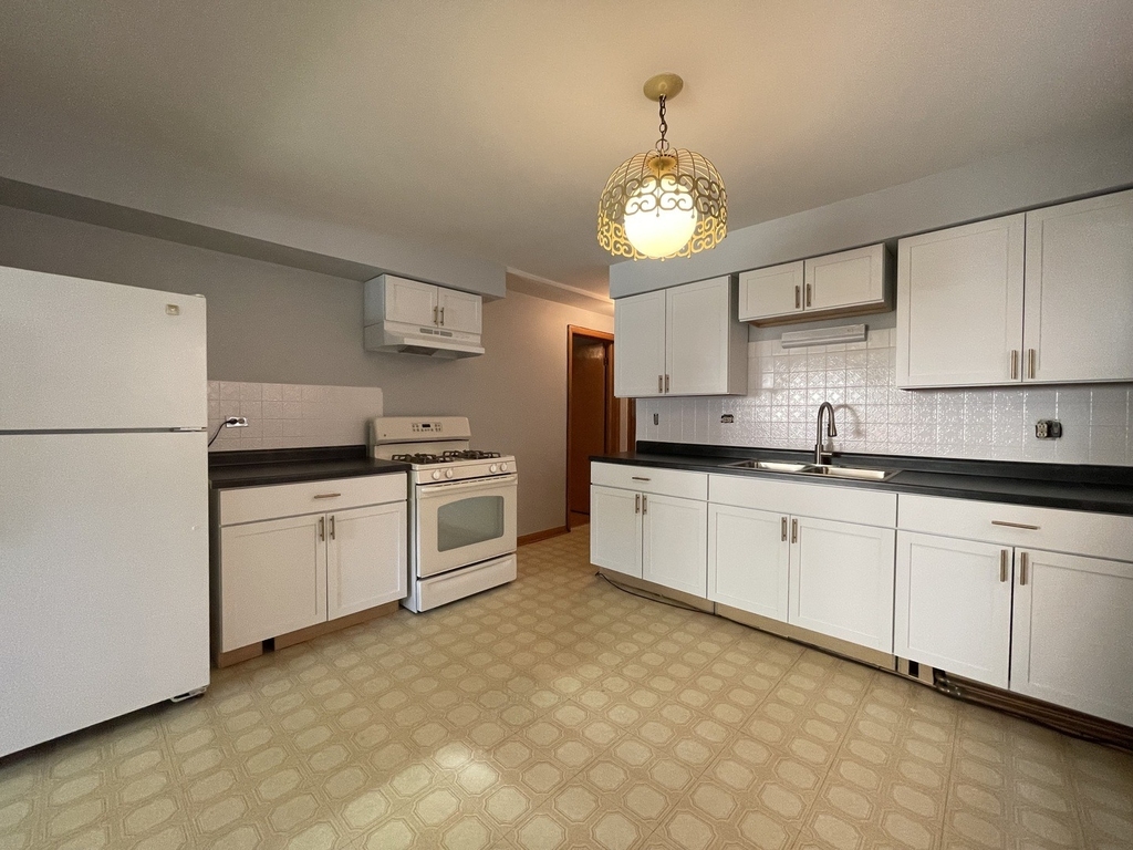 8645 W Summerdale Avenue - Photo 4