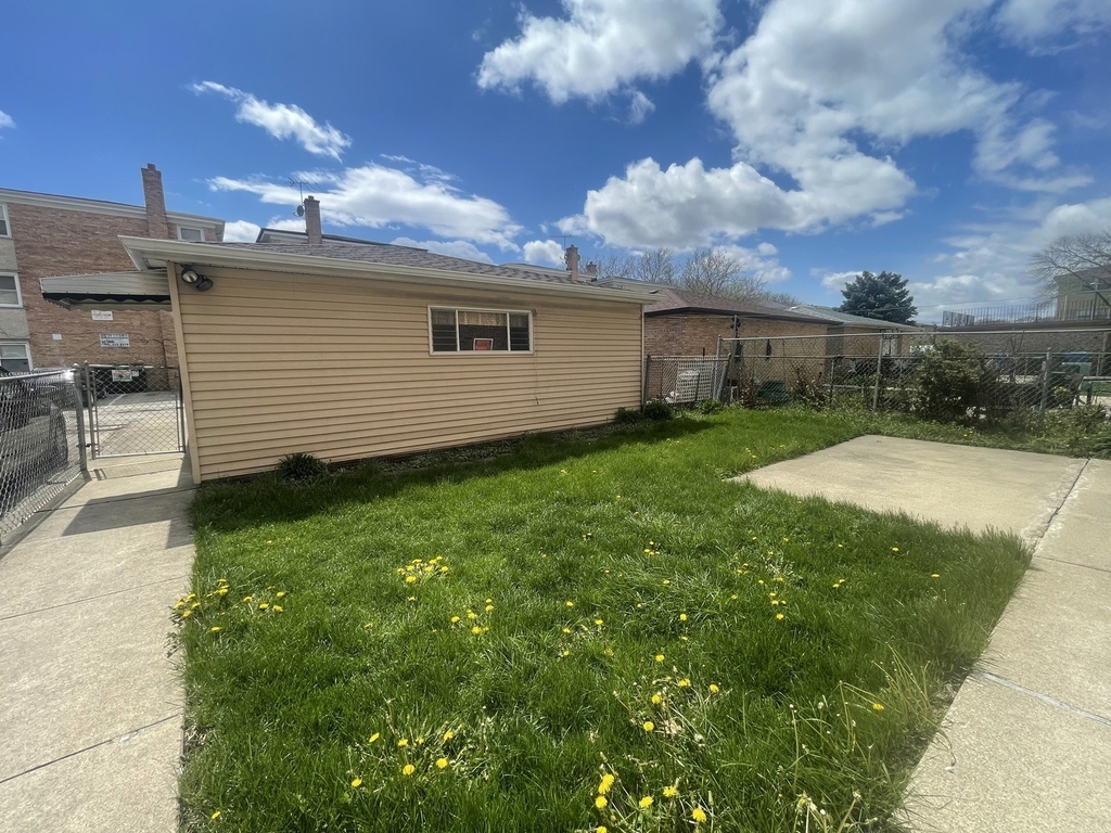 8645 W Summerdale Avenue - Photo 12