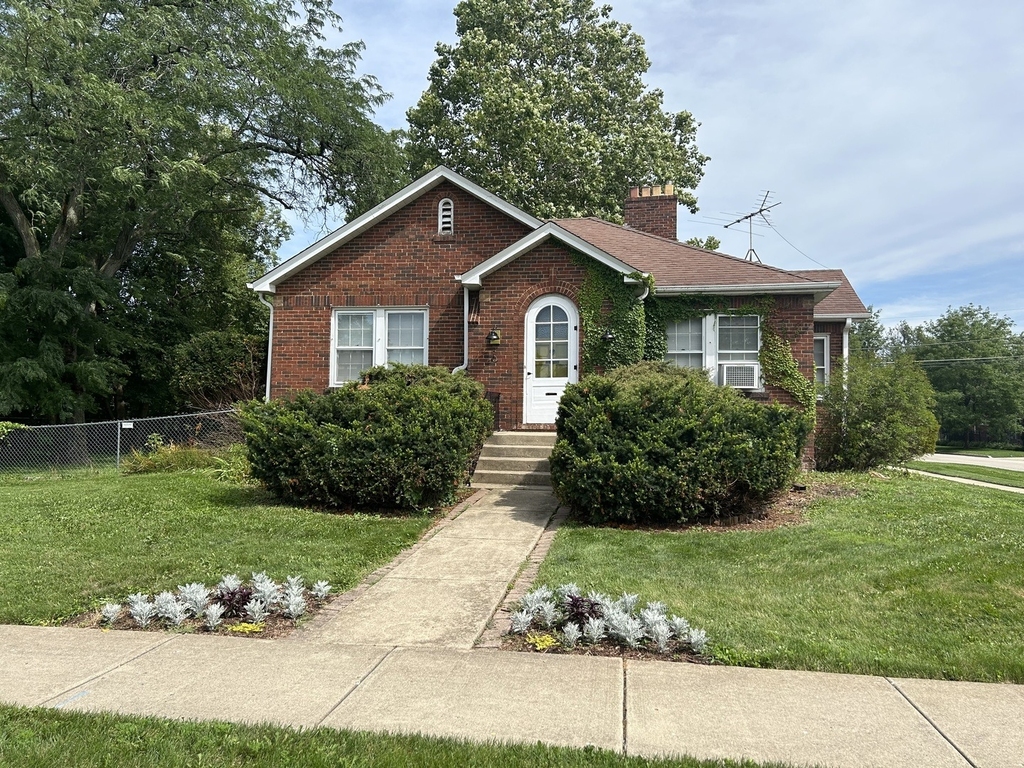 994 Greenview Avenue - Photo 1