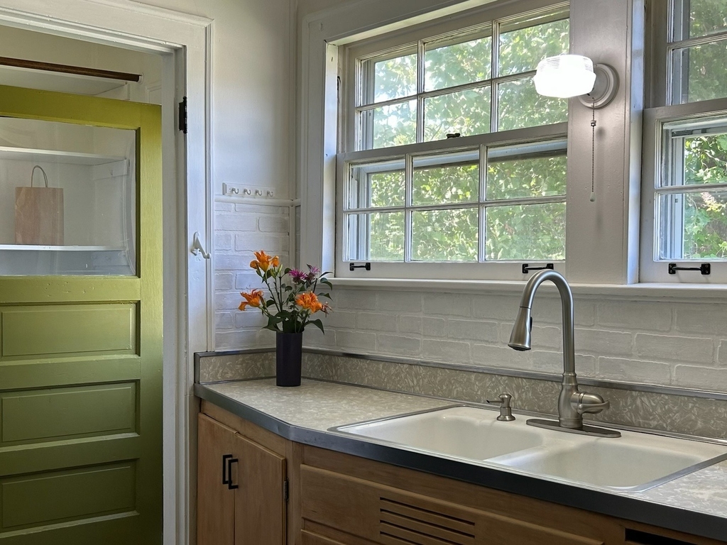 994 Greenview Avenue - Photo 3