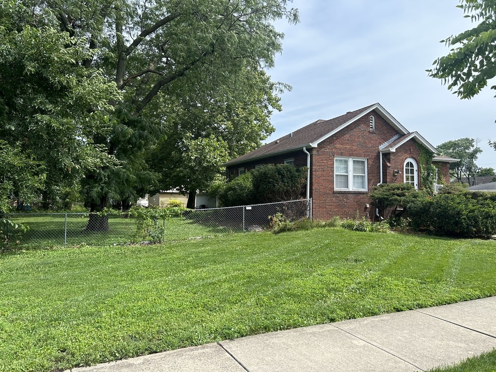 994 Greenview Avenue - Photo 2