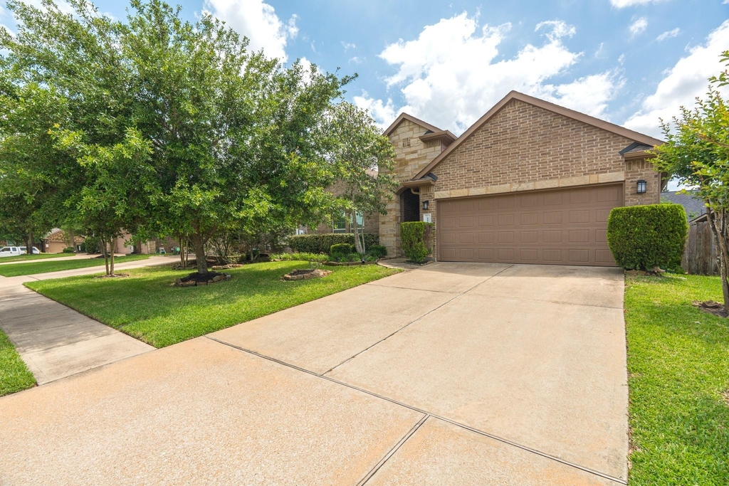 111 Pheasant Run Drive - Photo 1
