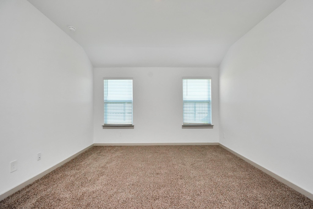 1114 Hughes Crossing Drive - Photo 16