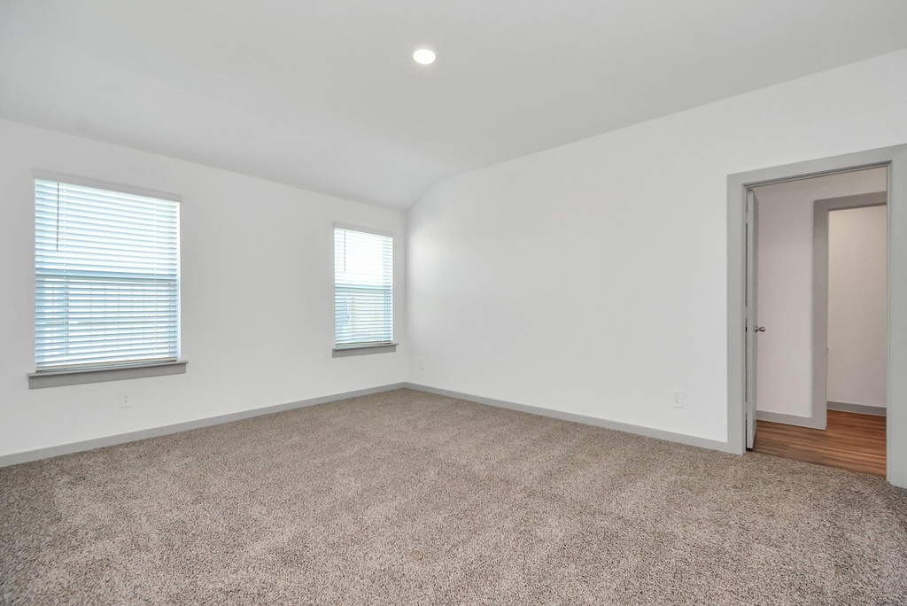 1114 Hughes Crossing Drive - Photo 14