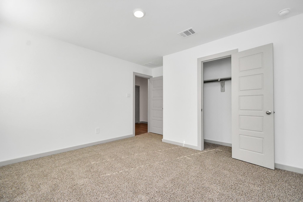 1114 Hughes Crossing Drive - Photo 6