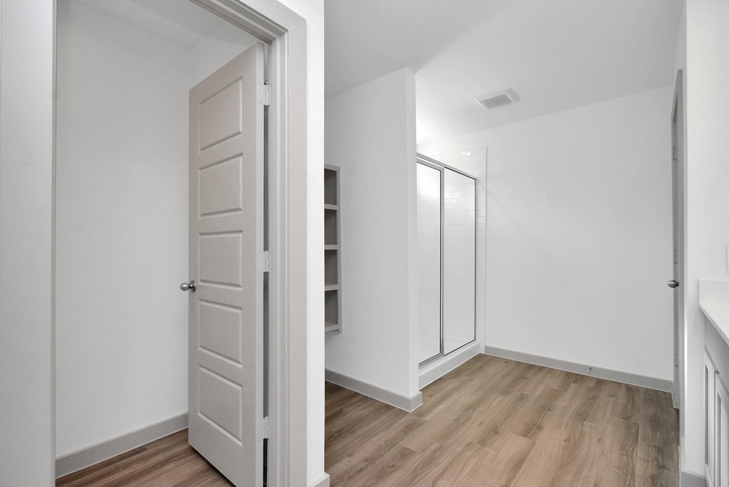 1114 Hughes Crossing Drive - Photo 17