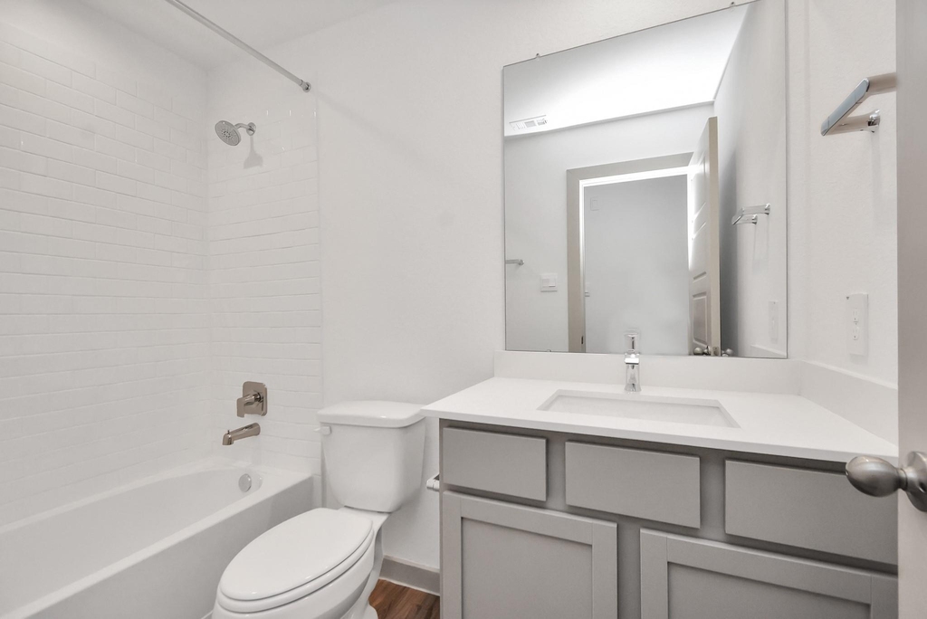1114 Hughes Crossing Drive - Photo 7