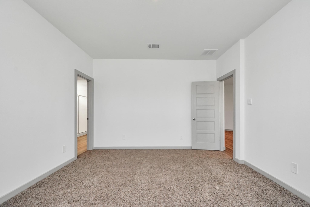 1114 Hughes Crossing Drive - Photo 15