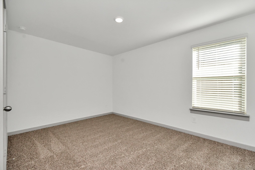 1114 Hughes Crossing Drive - Photo 12