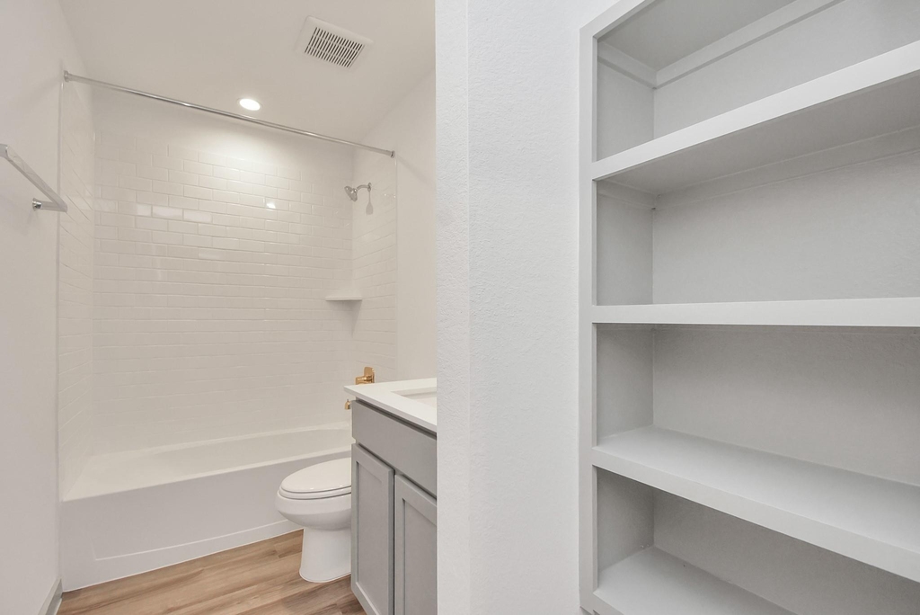 1114 Hughes Crossing Drive - Photo 4