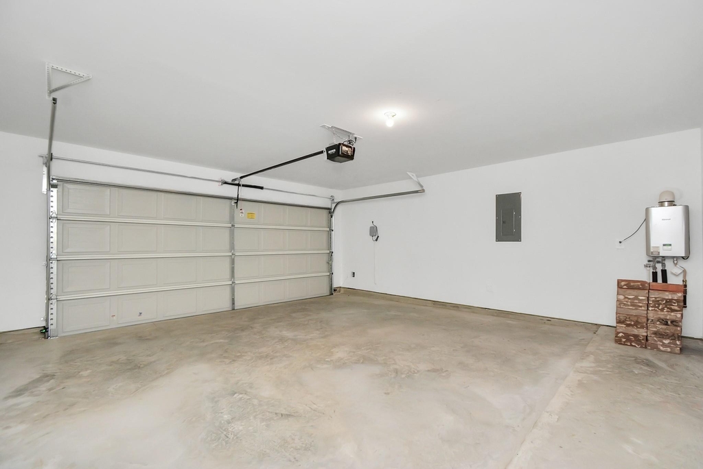 1114 Hughes Crossing Drive - Photo 8