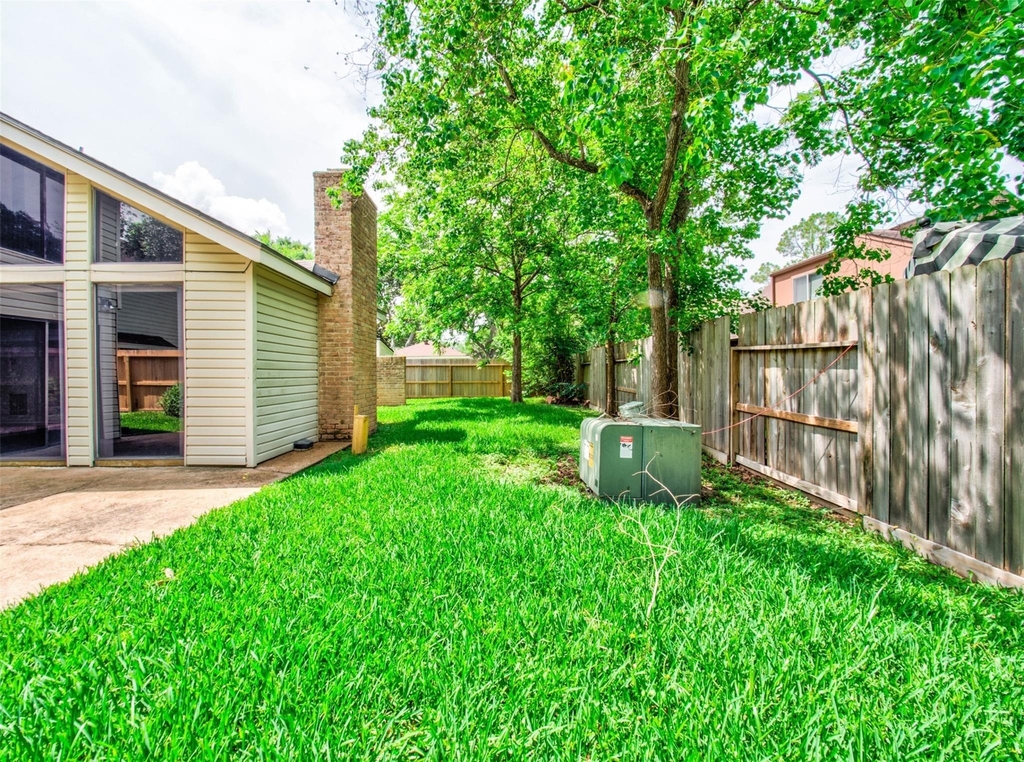 8022 La Brea Drive - Photo 8