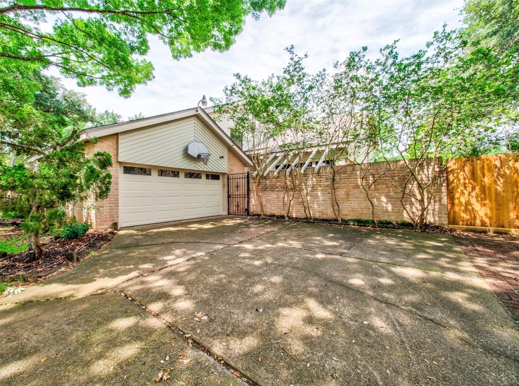 8022 La Brea Drive - Photo 4