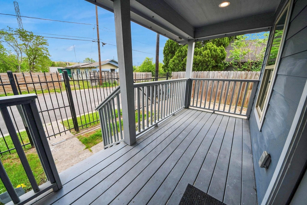 1322 E 36th Street - Photo 5