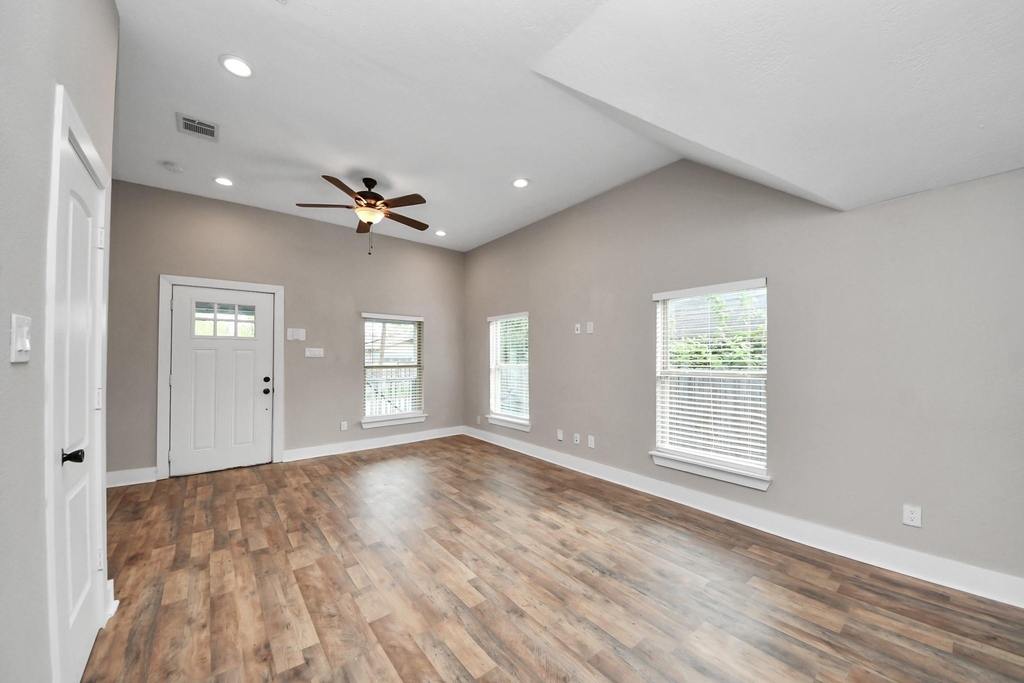 1322 E 36th Street - Photo 14