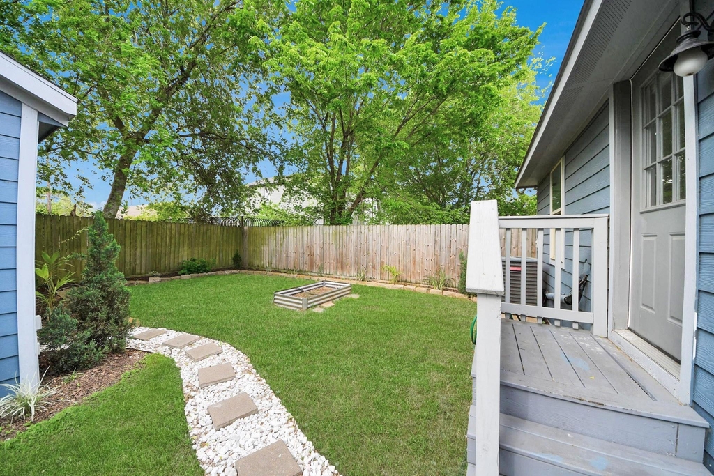 1322 E 36th Street - Photo 7