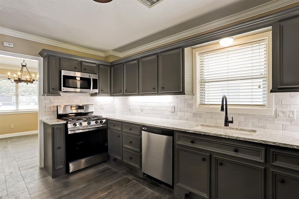 3750 Drummond Street - Photo 6