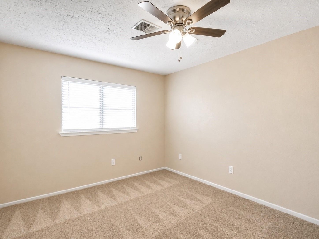 2506 Radcliffe Drive - Photo 6