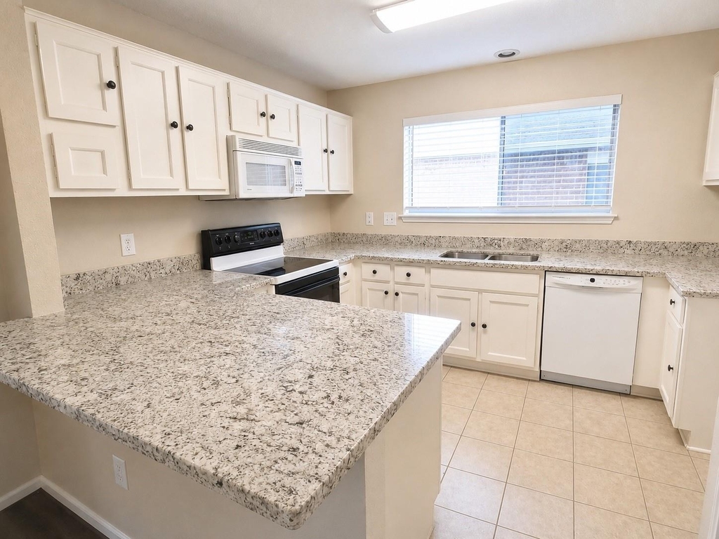 2506 Radcliffe Drive - Photo 3