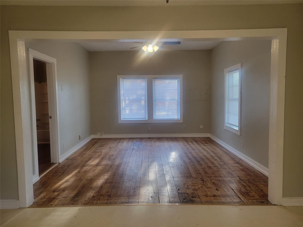 2526 3rd 1/2 Avenue N - Photo 7