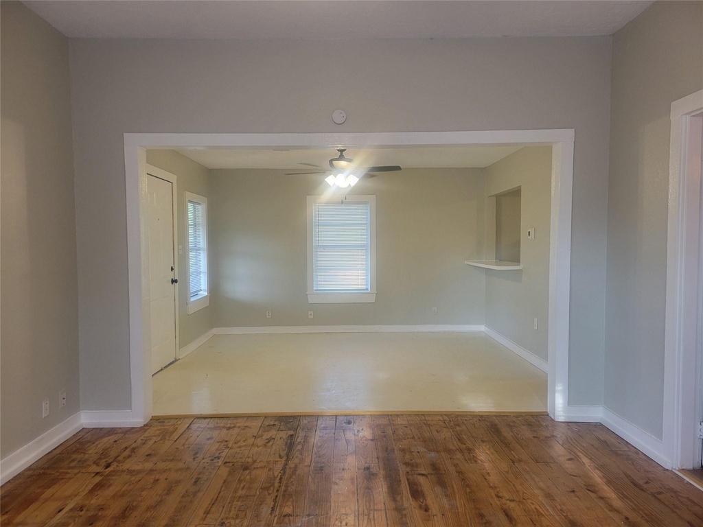 2526 3rd 1/2 Avenue N - Photo 8