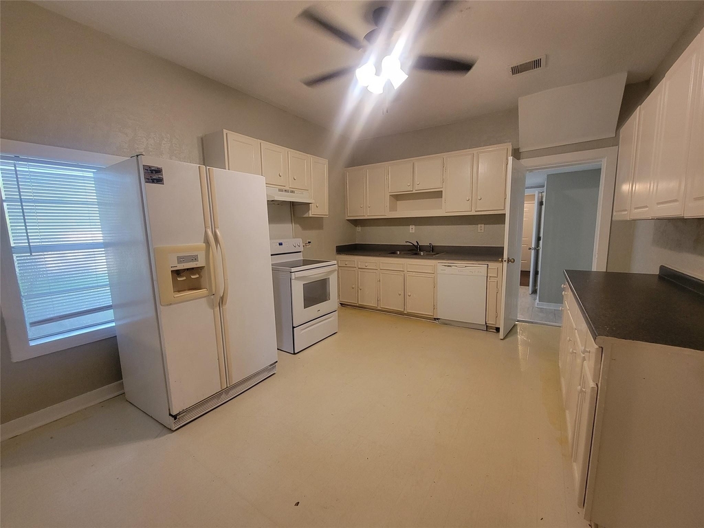 2526 3rd 1/2 Avenue N - Photo 5