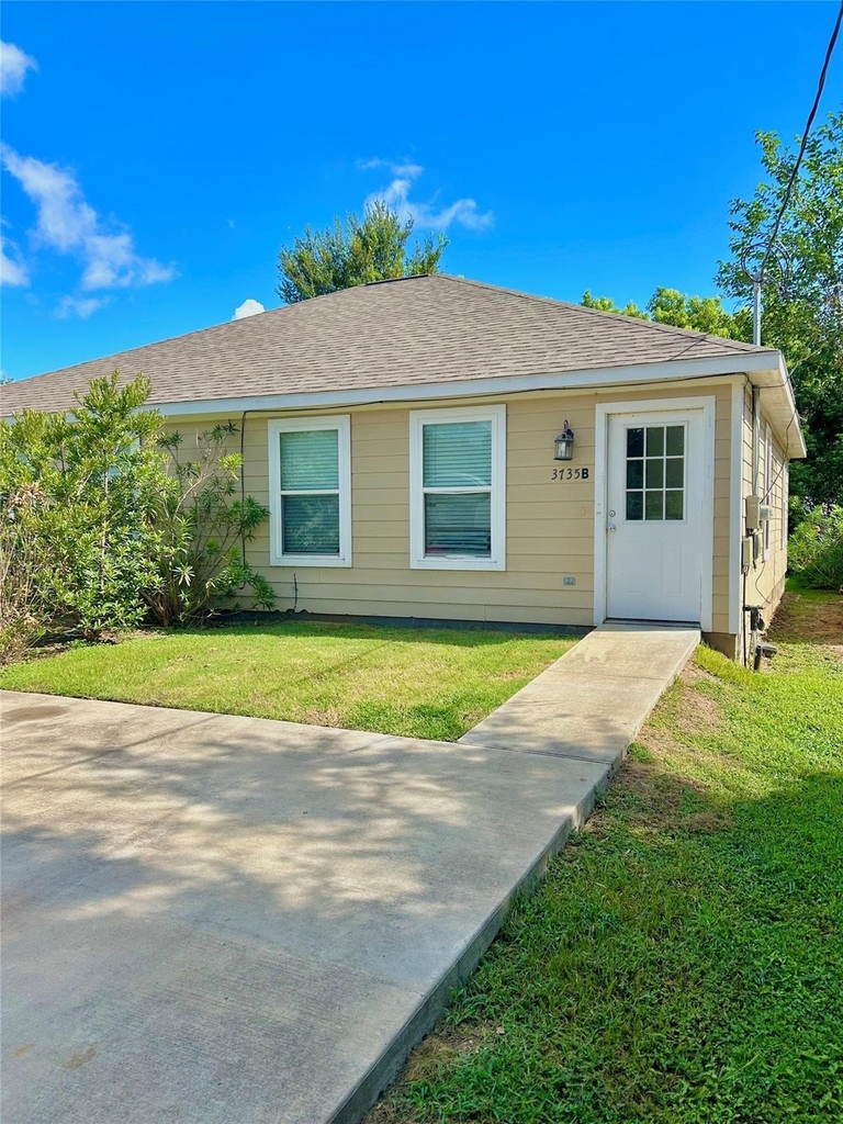 3735 Putnam Drive - Photo 0