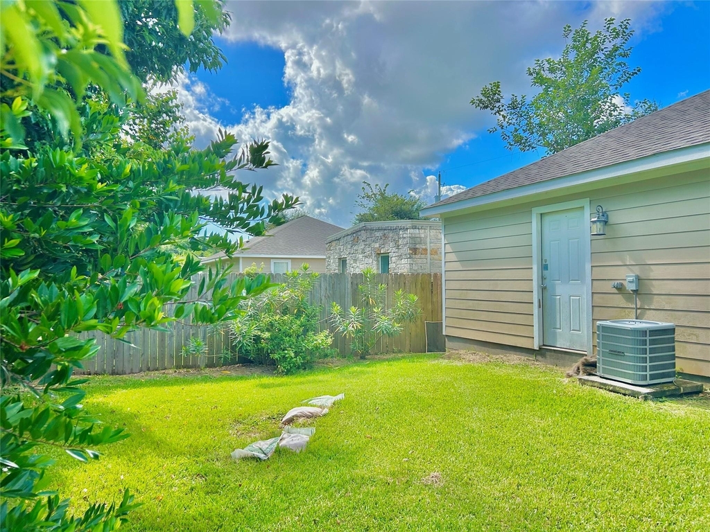 3735 Putnam Drive - Photo 1
