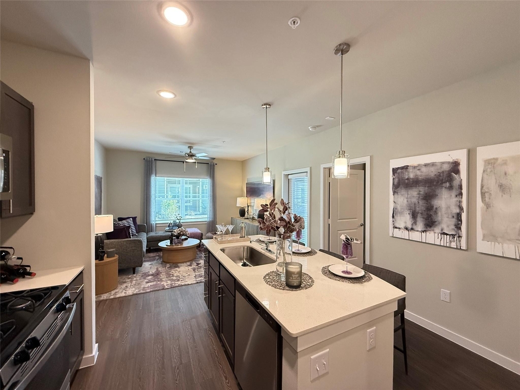 2102 Antoine Drive - Photo 2