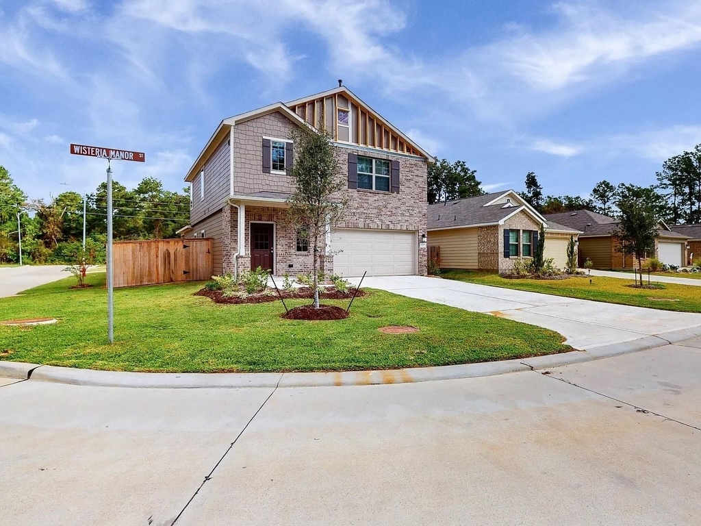 322 Wisteria Manor Street - Photo 0