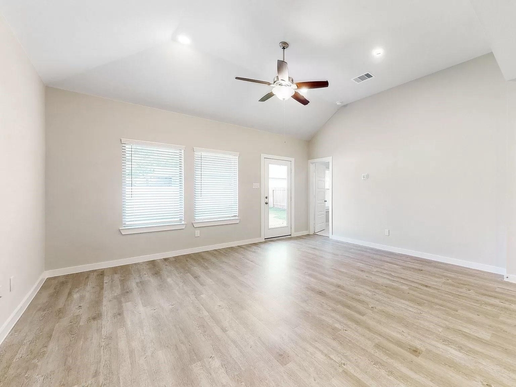 322 Wisteria Manor Street - Photo 7