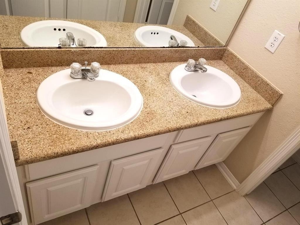 25406 Archdale Court - Photo 18