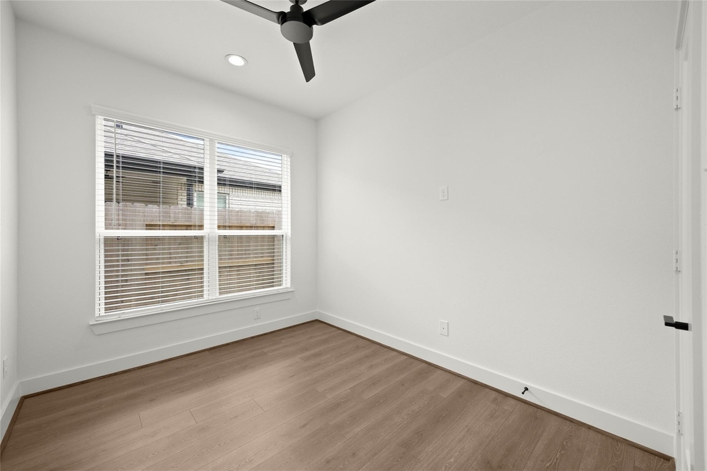 2711 Sunrise Breeze Drive - Photo 18