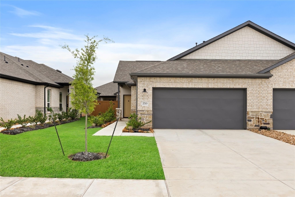 2711 Sunrise Breeze Drive - Photo 1