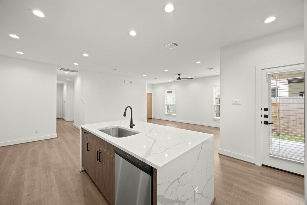 2711 Sunrise Breeze Drive - Photo 10