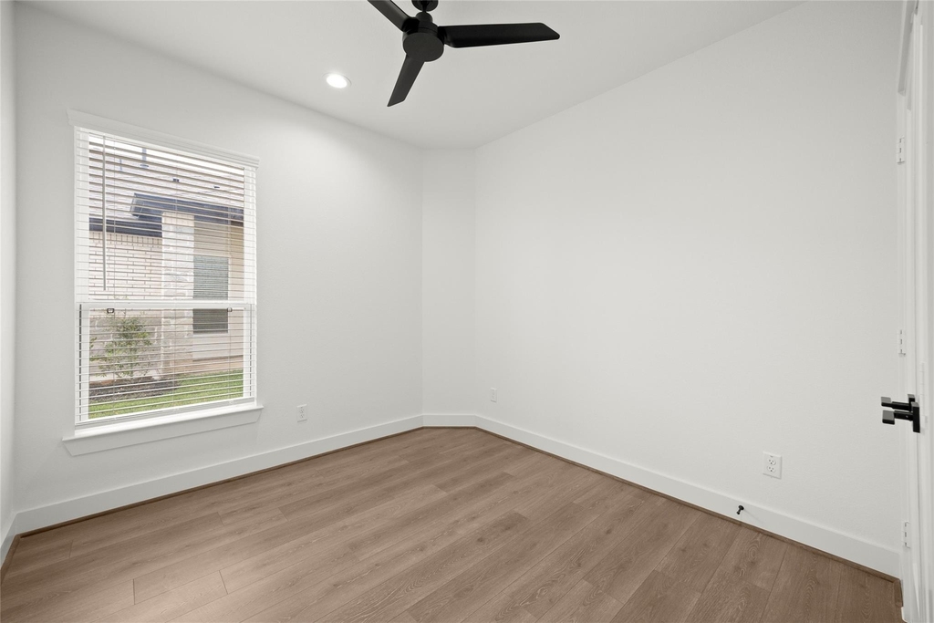 2711 Sunrise Breeze Drive - Photo 19