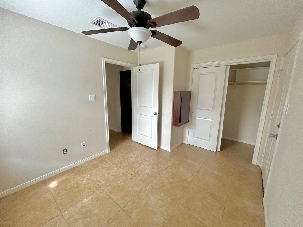 3807 Putnam Drive - Photo 3
