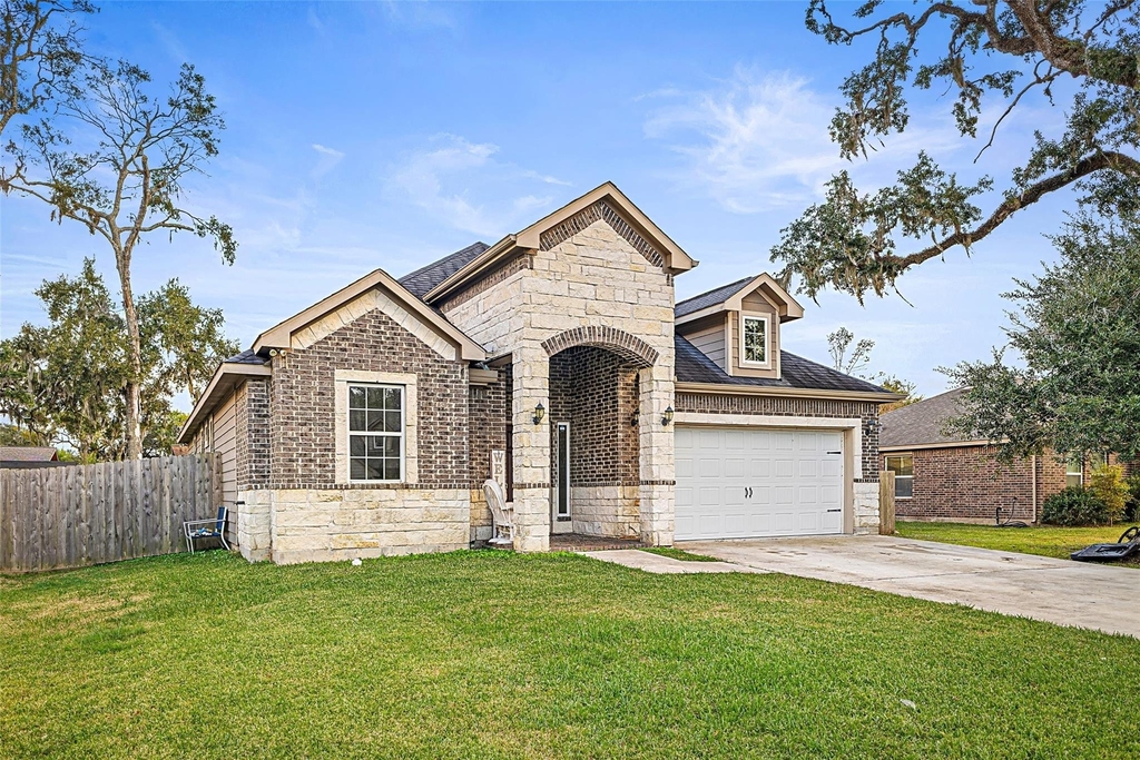 267 Freeman Boulevard - Photo 1