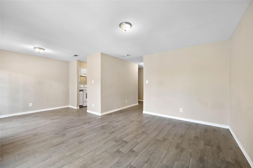2202 16th Avenue N - Photo 2