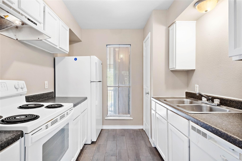 2202 16th Avenue N - Photo 4