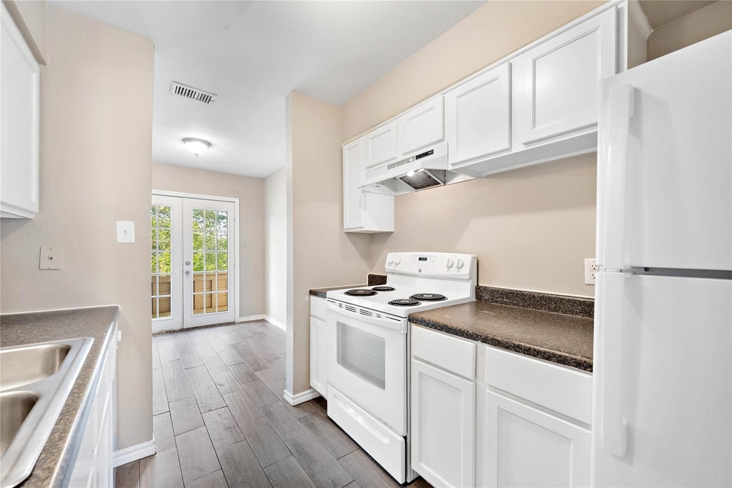2202 16th Avenue N - Photo 5
