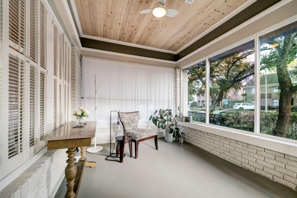 1754 Hawthorne Street - Photo 2