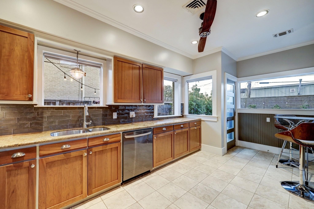1754 Hawthorne Street - Photo 7